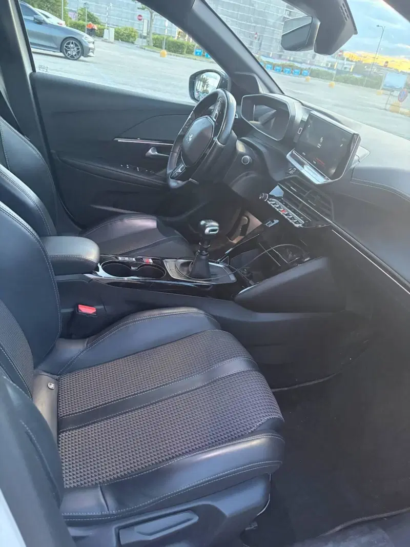 Peugeot 208 usata a Pescara (8)