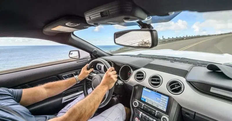 Autoradio obbligatoria sulle auto nuove: via libera UE all&rsquo;Italia, arrivano antenne FM e DAB+ di serie