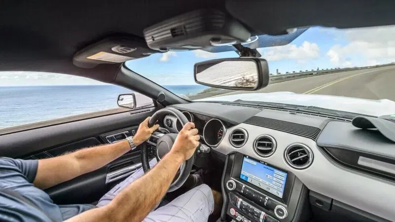 Autoradio obbligatoria sulle auto nuove: via libera UE all&rsquo;Italia, arrivano antenne FM e DAB+ di serie