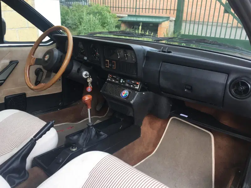 Alfa Romeo gtv 2.0 d'epoca a Roma (9)