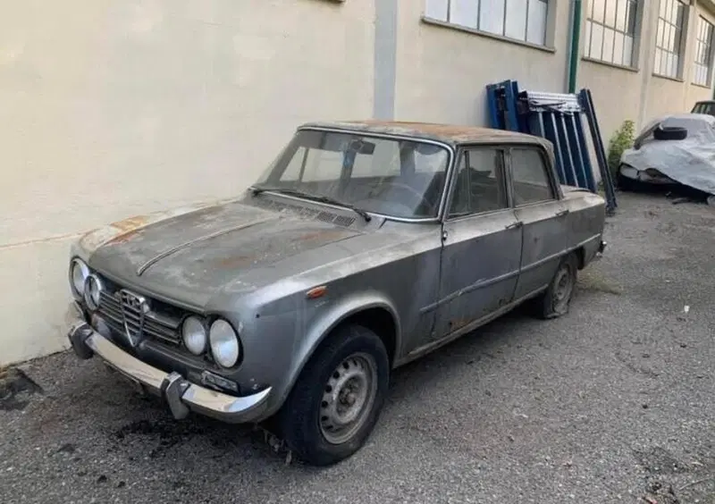 Alfa Romeo GIULIA SUPER BISCIONE DA RESTAURO d'epoca del 1969 a Soresina