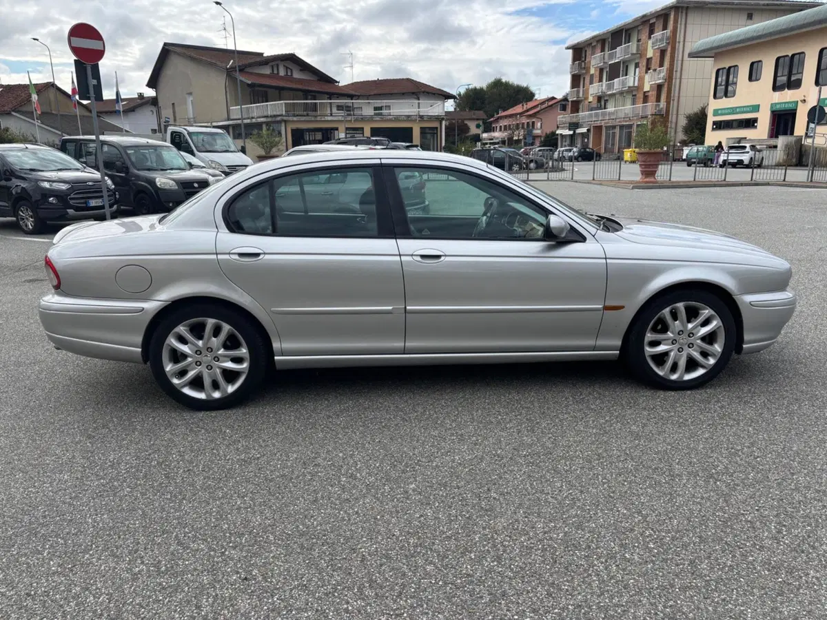 Jaguar X-Type usata a Biella (2)
