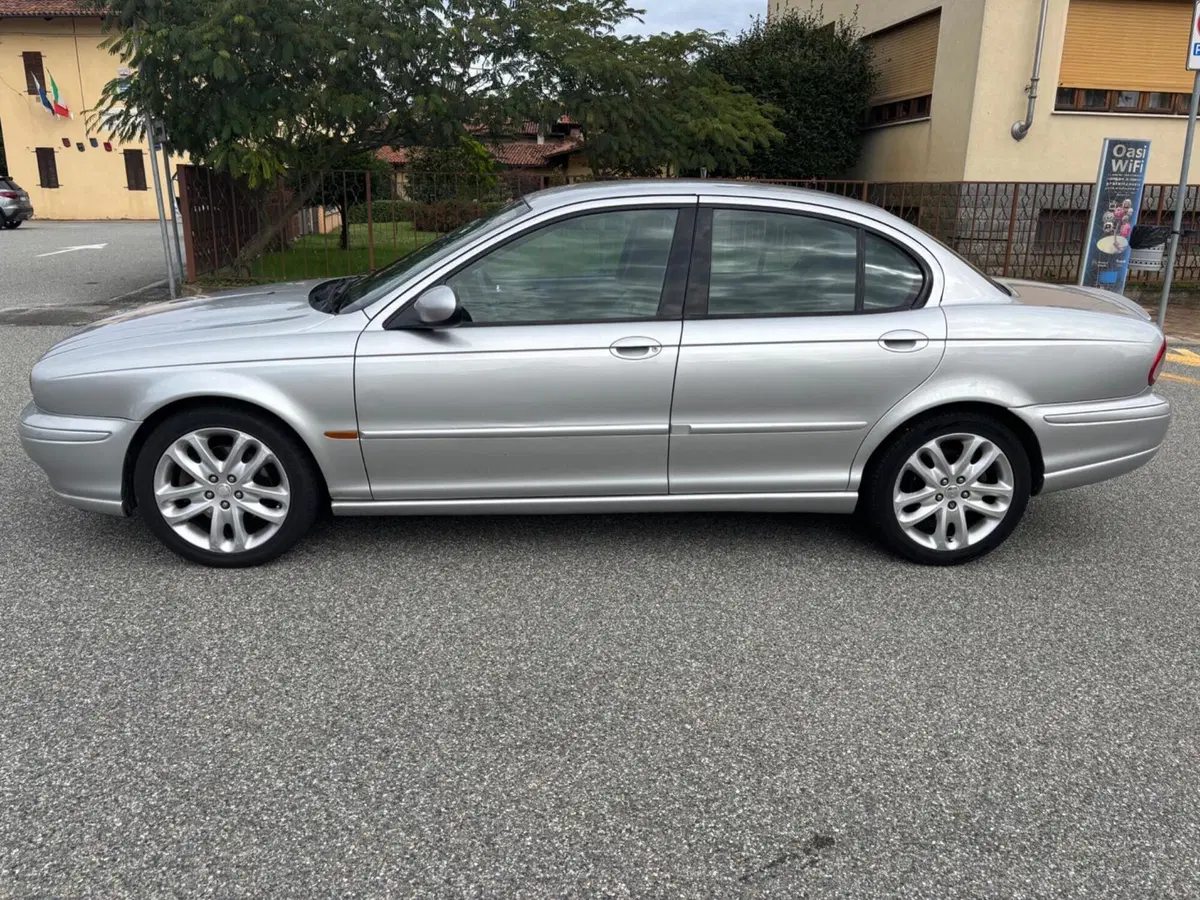 Jaguar X-Type usata a Biella (4)