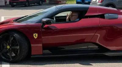 Piero Ferrari a bordo della sua nuova F80: il vicepresidente del Cavallino &ldquo;avvistato&rdquo; sulla hypercar da 3,6 milioni di euro
