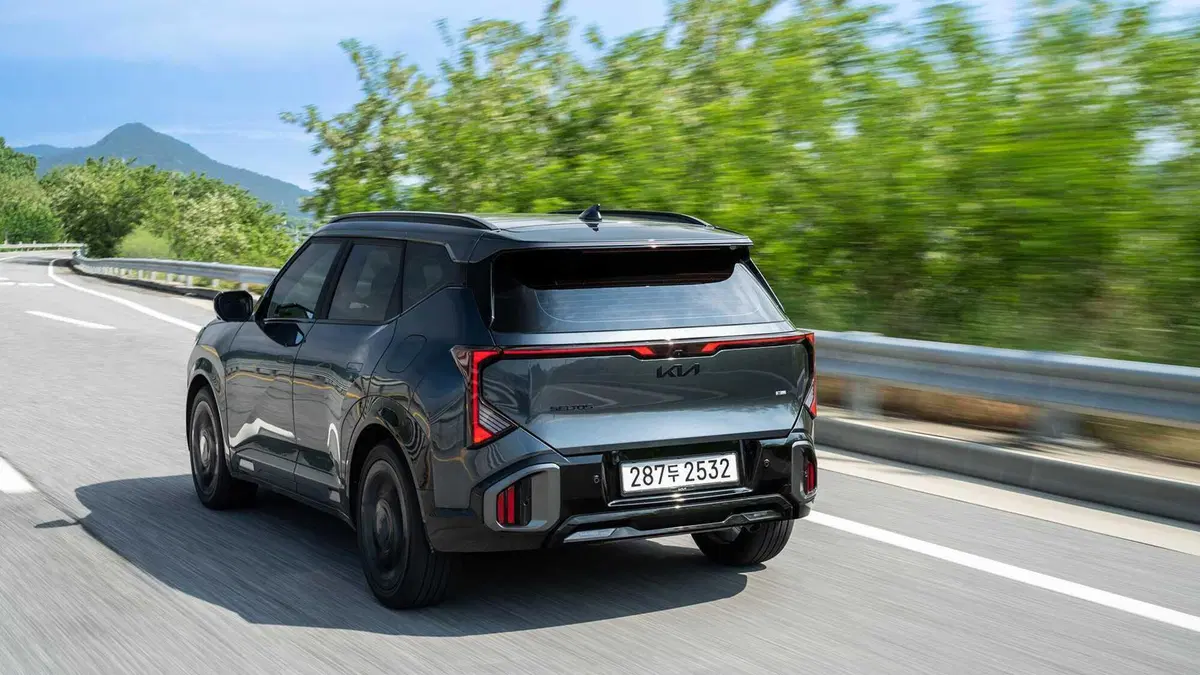 Nuova Kia Seltos 2026: Il SUV compatto cambia tutto, diventa Ibrido e punta sull'Intelligenza Artificiale (4)