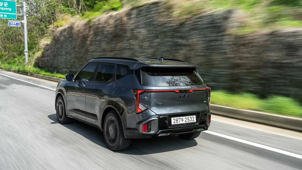 Nuova Kia Seltos 2026: Il SUV compatto cambia tutto, diventa Ibrido e punta sull'Intelligenza Artificiale (7)