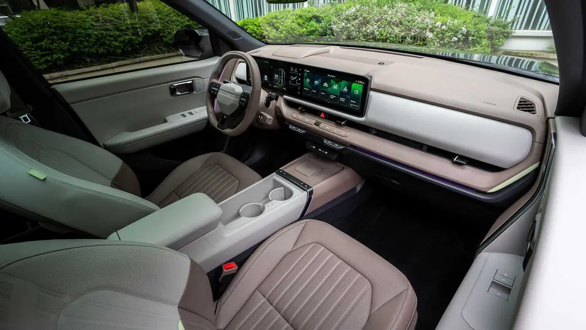 Nuova Kia Seltos 2026: Il SUV compatto cambia tutto, diventa Ibrido e punta sull'Intelligenza Artificiale (15)