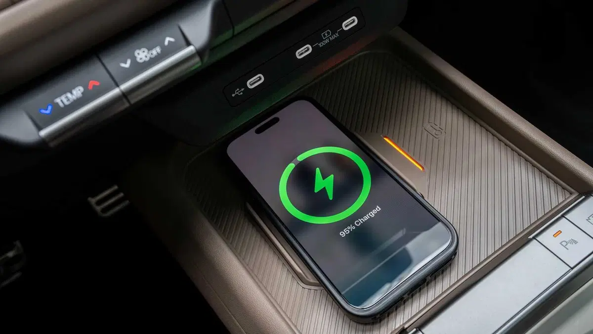Nuova Kia Seltos 2026: Il SUV compatto cambia tutto, diventa Ibrido e punta sull'Intelligenza Artificiale (19)