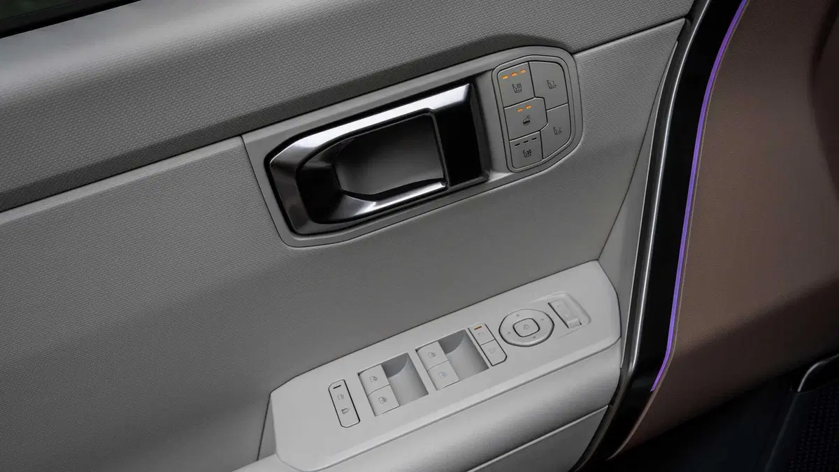 Nuova Kia Seltos 2026: Il SUV compatto cambia tutto, diventa Ibrido e punta sull'Intelligenza Artificiale (21)
