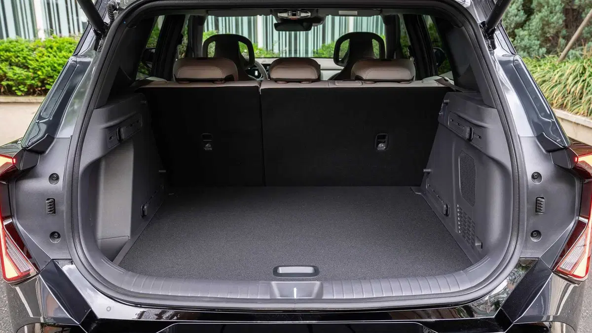 Nuova Kia Seltos 2026: Il SUV compatto cambia tutto, diventa Ibrido e punta sull'Intelligenza Artificiale (28)