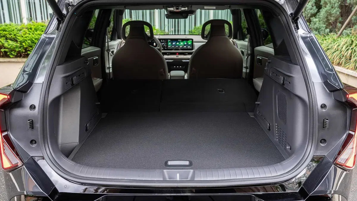 Nuova Kia Seltos 2026: Il SUV compatto cambia tutto, diventa Ibrido e punta sull'Intelligenza Artificiale (30)