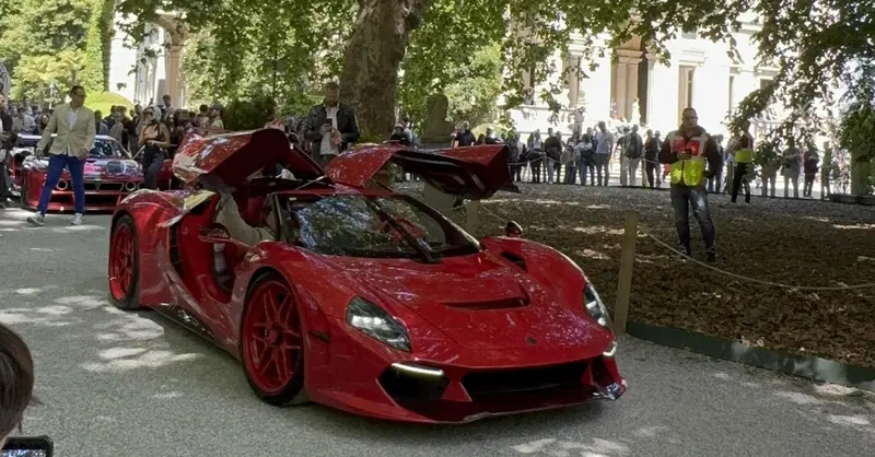 Capricorn 01 &ldquo;Tutto Rosso&rdquo;: la hypercar monocromatica da oltre 900 CV debutta a Villa d&rsquo;Este 2026