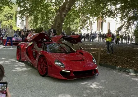 Capricorn 01 “Tutto Rosso”: la hypercar monocromatica da oltre 900 CV debutta a Villa d’Este 2026