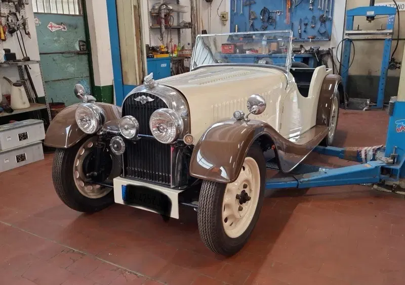 Morgan 4/4 2+2 d'epoca del 1950 a Soresina
