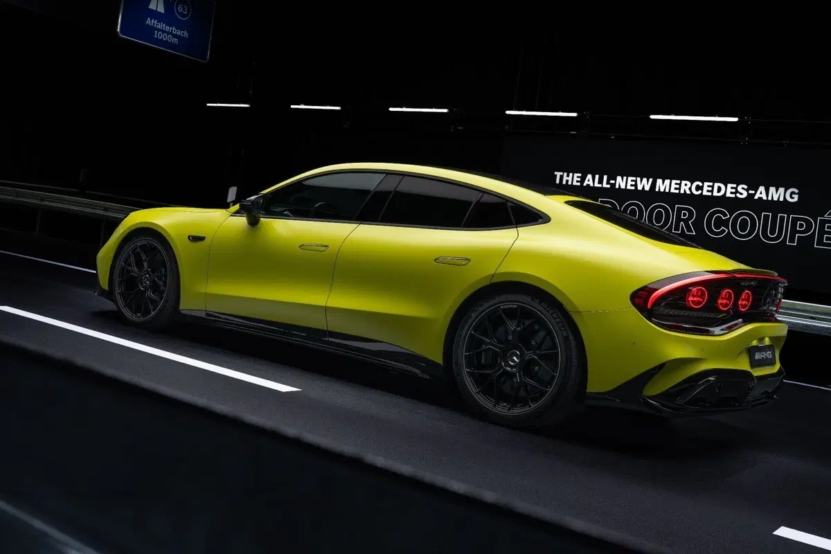 Mercedes-AMG GT 4-Door elettrica: fino a 1.150 CV e architettura 800 Volt per la nuova era AMG (5)