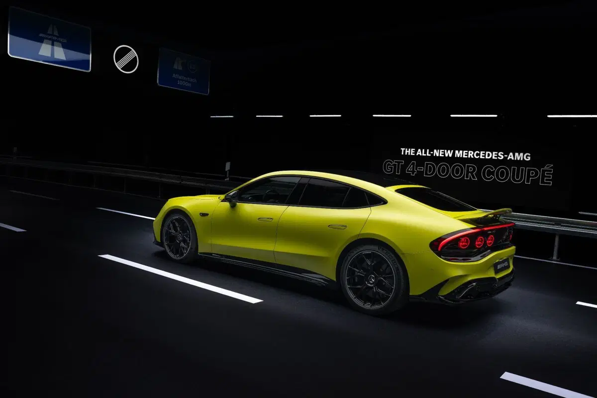 Mercedes-AMG GT 4-Door elettrica: fino a 1.150 CV e architettura 800 Volt per la nuova era AMG (6)