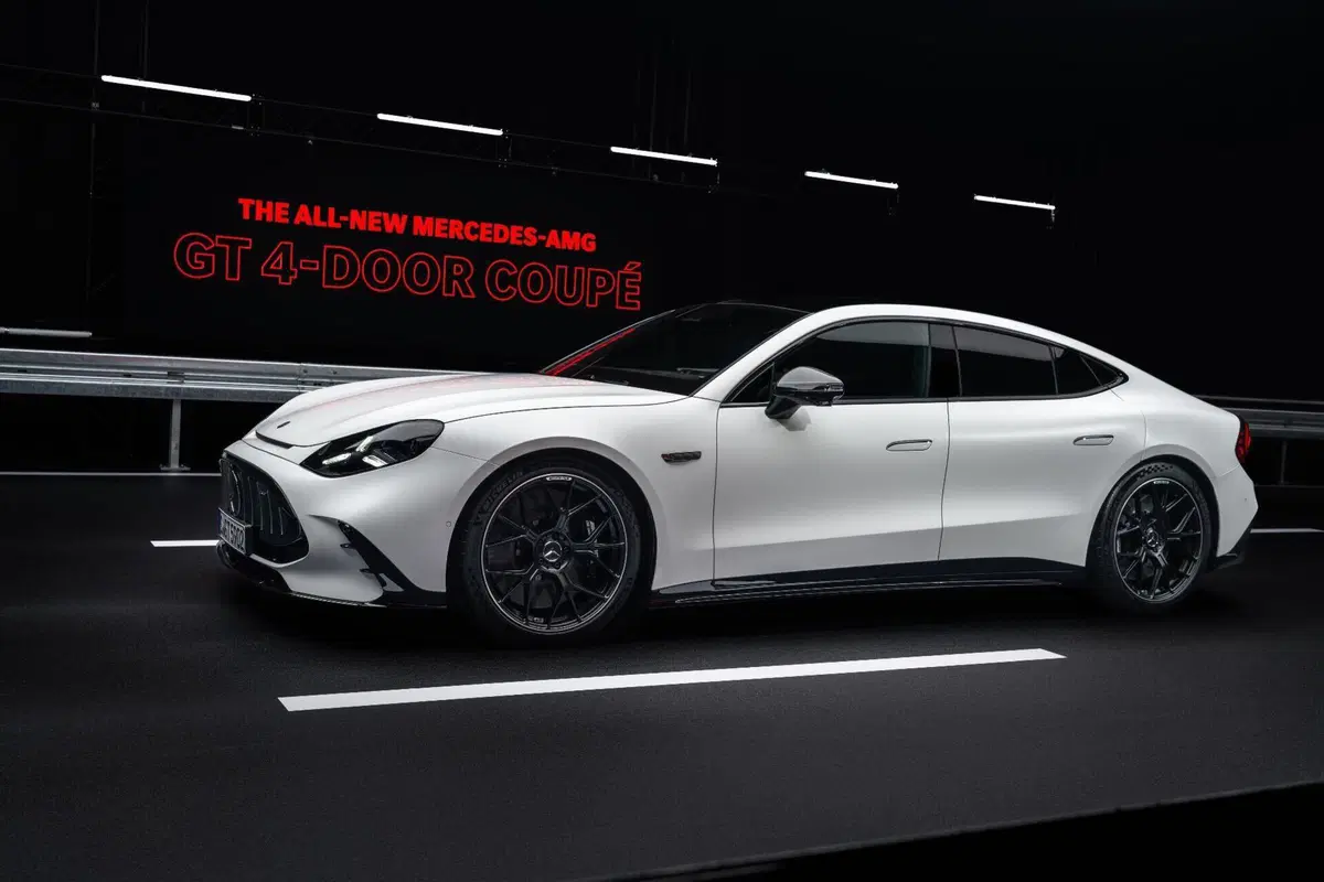 Mercedes-AMG GT 4-Door elettrica: fino a 1.150 CV e architettura 800 Volt per la nuova era AMG (36)