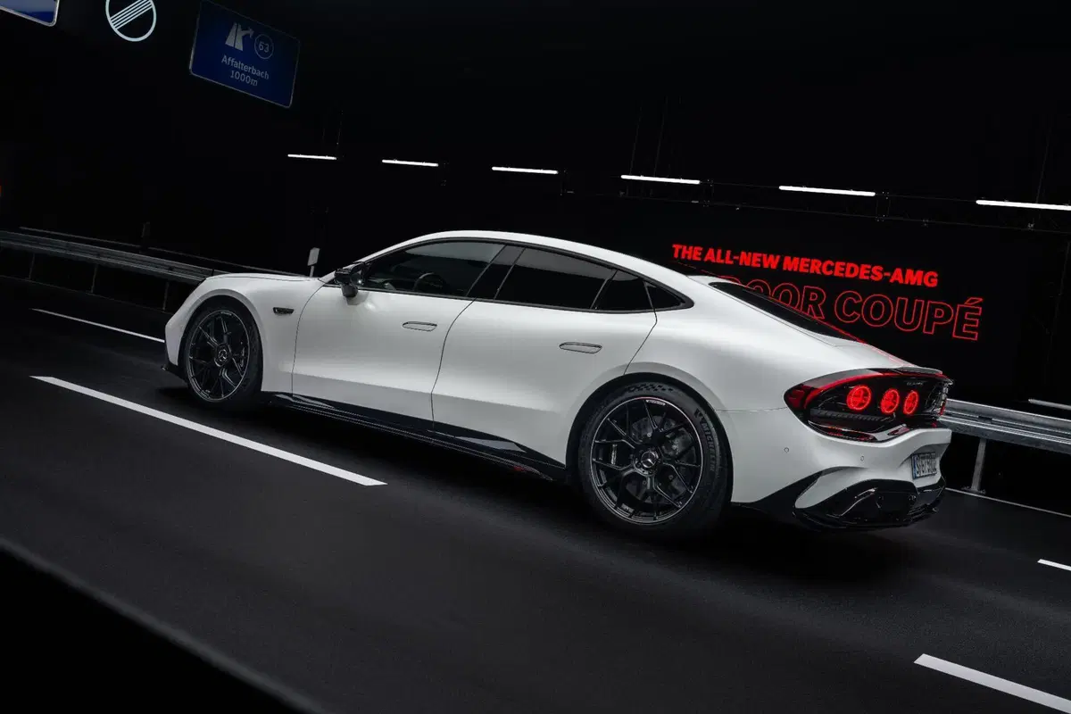 Mercedes-AMG GT 4-Door elettrica: fino a 1.150 CV e architettura 800 Volt per la nuova era AMG (37)