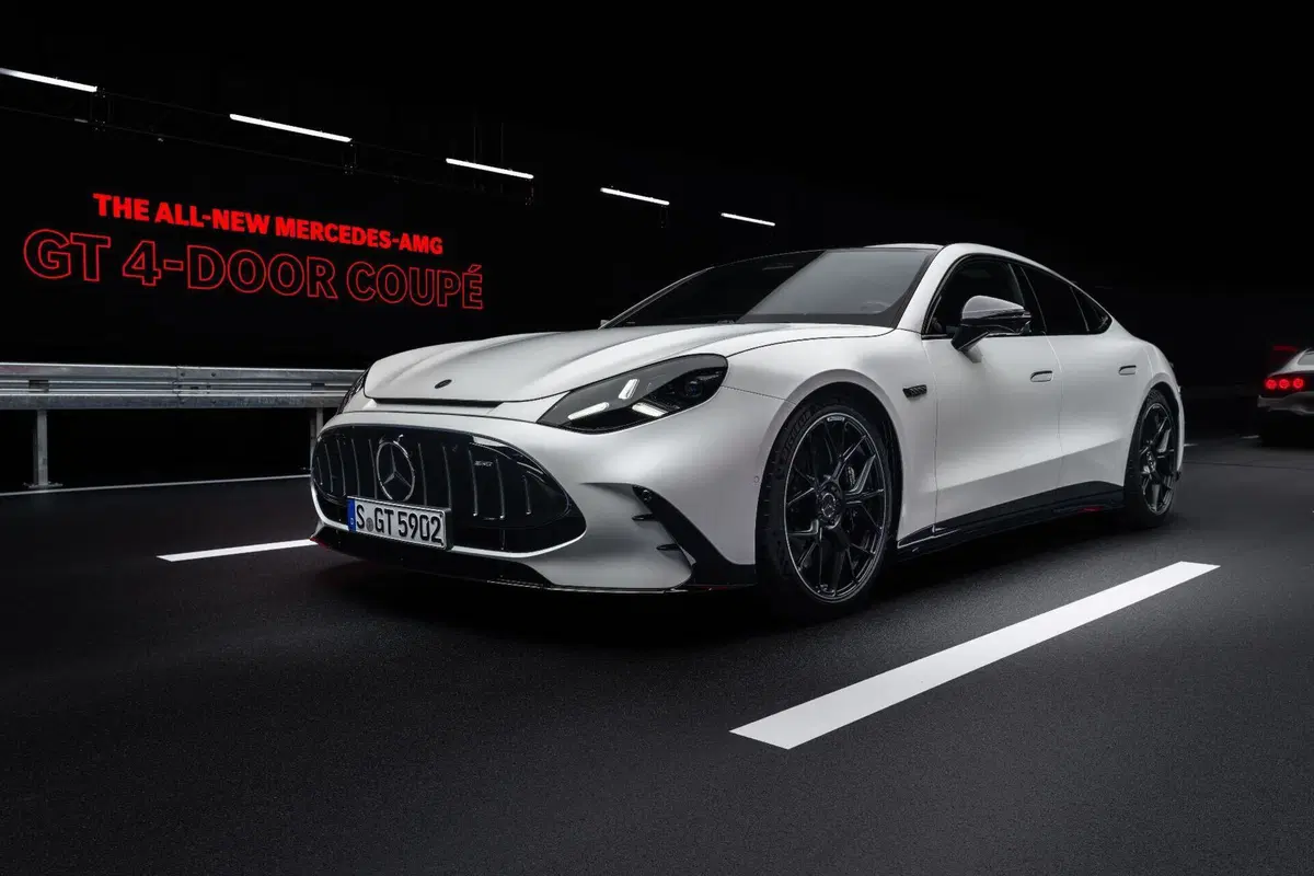 Mercedes-AMG GT 4-Door elettrica: fino a 1.150 CV e architettura 800 Volt per la nuova era AMG (42)