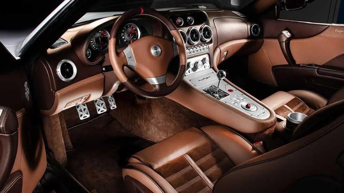 Touring Superleggera Veloce12 Aperta, cento anni di leggenda celebrati con un V12 che non fa sconti (4)