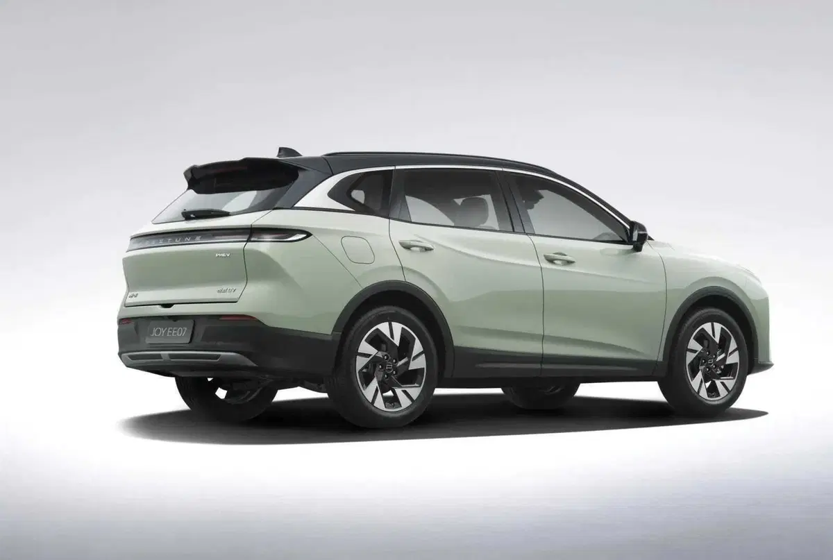 Bestune sbarca in Italia con due SUV: il PHEV promette 1.555 km di autonomia (2)