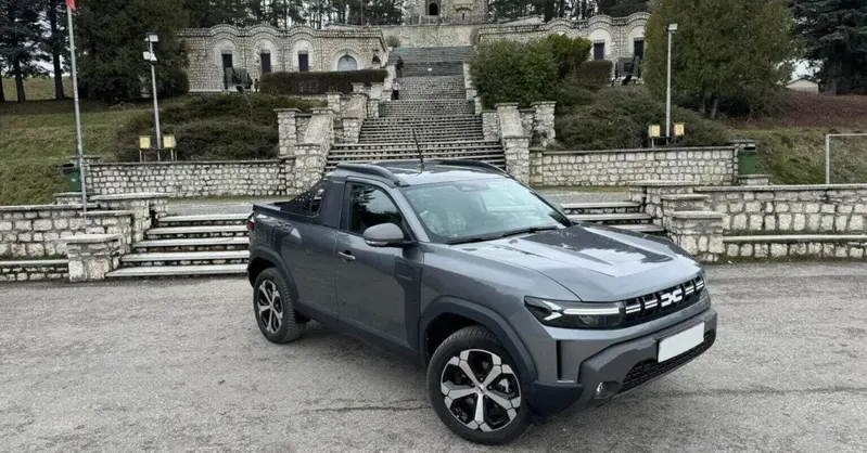Dacia Duster ora &egrave; anche un pick-up GPL: ecco la versione francese