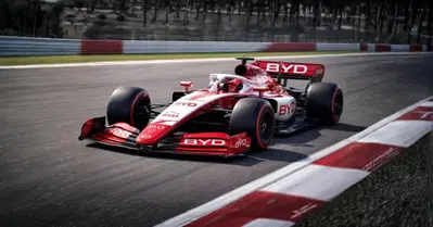 BYD pronta a entrare in Formula 1 con un volto noto: &ldquo;Non pu&ograve; stare sul divano&rdquo;. Ecco il piano clamoroso