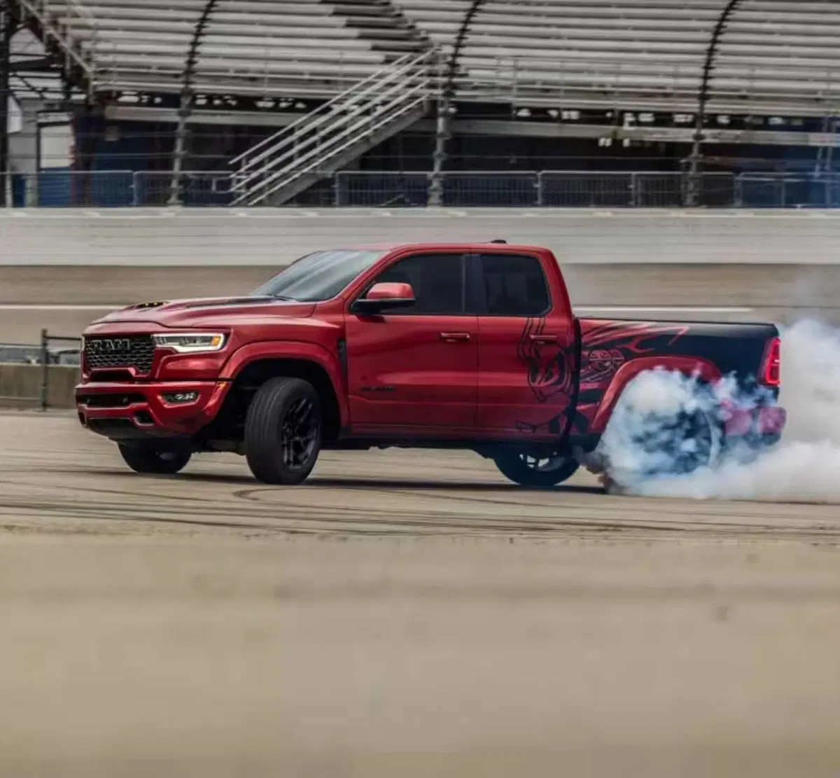 Ram 1500 Rumble Bee 2027, il V8 torna a ruggire e sfida il Ford F-150 (2)