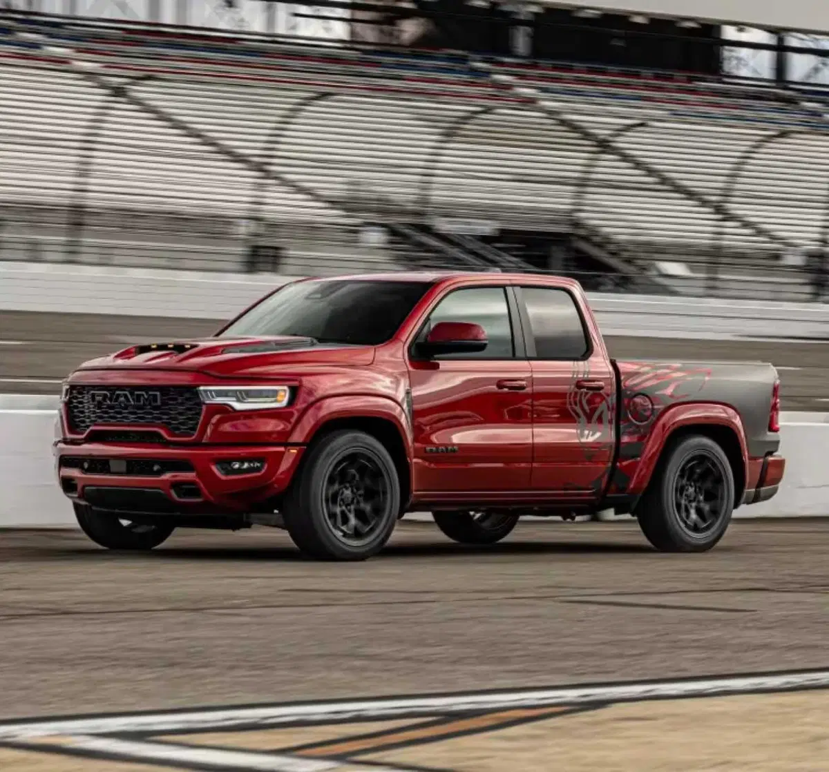 Ram 1500 Rumble Bee 2027, il V8 torna a ruggire e sfida il Ford F-150 (3)