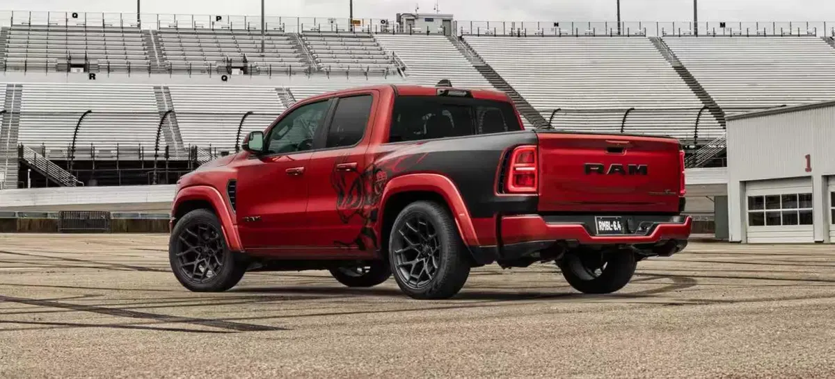 Ram 1500 Rumble Bee 2027, il V8 torna a ruggire e sfida il Ford F-150 (10)