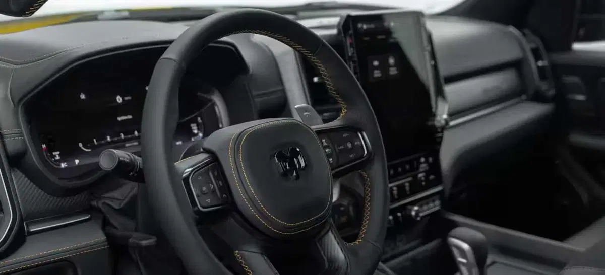 Ram 1500 Rumble Bee 2027, il V8 torna a ruggire e sfida il Ford F-150 (11)