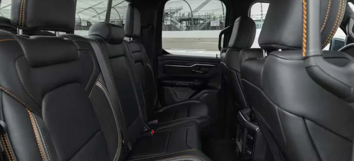 Ram 1500 Rumble Bee 2027, il V8 torna a ruggire e sfida il Ford F-150 (13)
