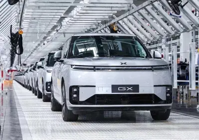 XPeng Robotaxi, la prima auto a guida autonoma di serie esce dalla fabbrica