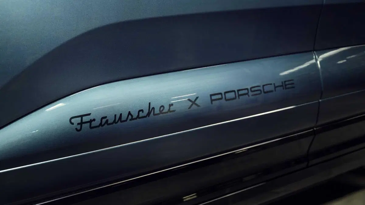 Porsche Macan Turbo molla gli ormeggi: la Frauscher 790 Spectre porta in acqua i 400 kW dell'elettrica