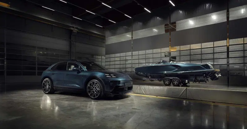 Porsche Macan Turbo molla gli ormeggi: la Frauscher 790 Spectre porta in acqua i 400 kW dell'elettrica