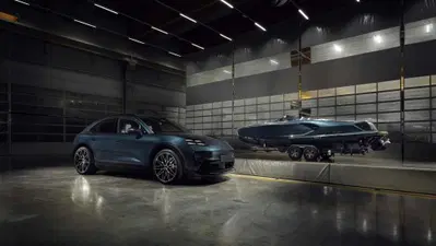 Porsche Macan Turbo molla gli ormeggi: la Frauscher 790 Spectre porta in acqua i 400 kW dell'elettrica