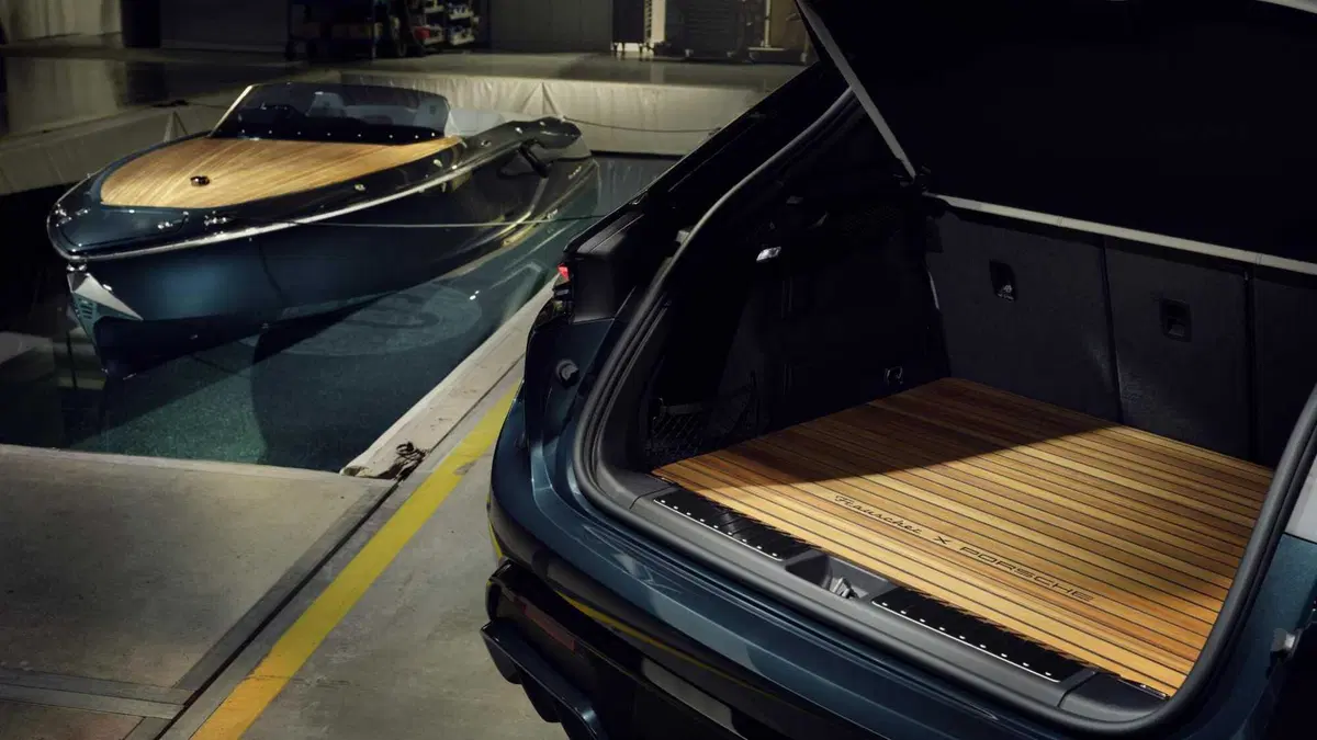 Porsche Macan Turbo molla gli ormeggi: la Frauscher 790 Spectre porta in acqua i 400 kW dell'elettrica (4)