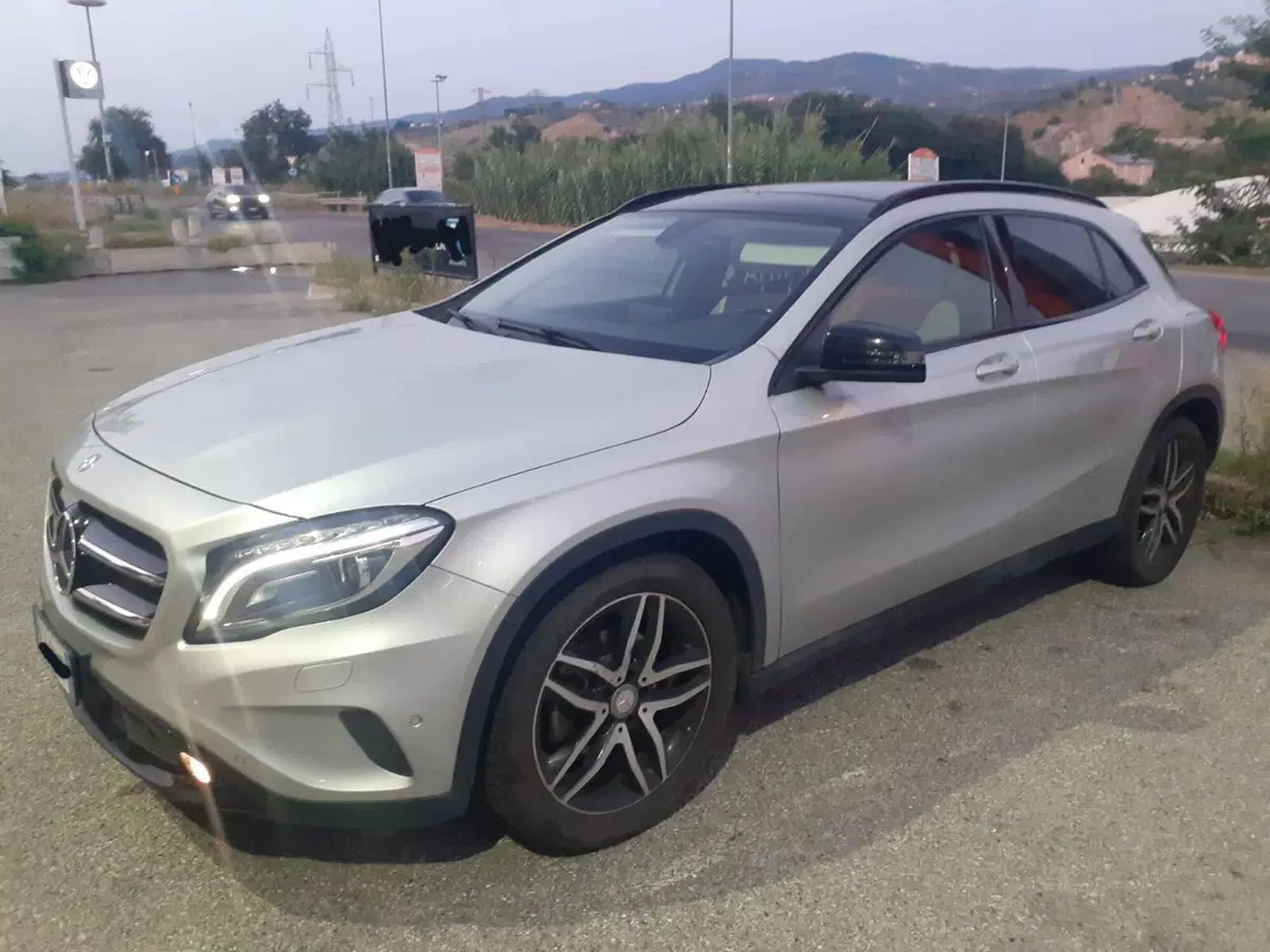 Mercedes-Benz GLA SUV usata a Cosenza