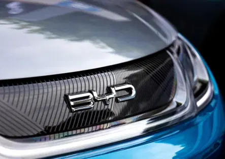 BYD sfida Toyota e Renault: arriva la “Yaris cinese” ibrida plug-in per l’Europa