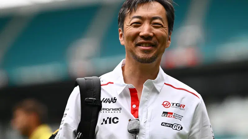 F1. &ldquo;Sono tutte stron***e&rdquo;: Komatsu si scaglia contro i giornalisti per le voci su Ocon 