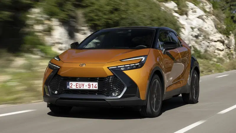 Toyota C-HR Full Hybrid: fino a 6.500 euro di bonus e rate da 199 euro al mese, la promo in dettaglio