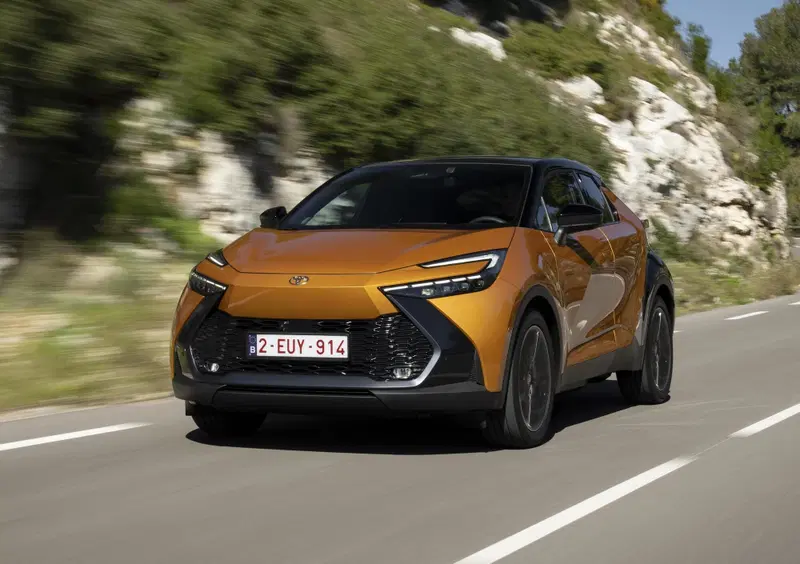 Toyota C-HR Full Hybrid: fino a 6.500 euro di bonus e rate da 199 euro al mese, la promo in dettaglio