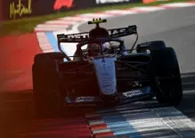 F1, Eravamo ruota a ruota, mi ha toccato e sono andato fuori: Kimi Antonelli esamina il contatto con Russell nella Sprint in Canada