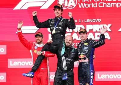 “Non volevo vincere così”: Antonelli fa poker in Canada e Hamilton e Verstappen lo incoronano a Montreal