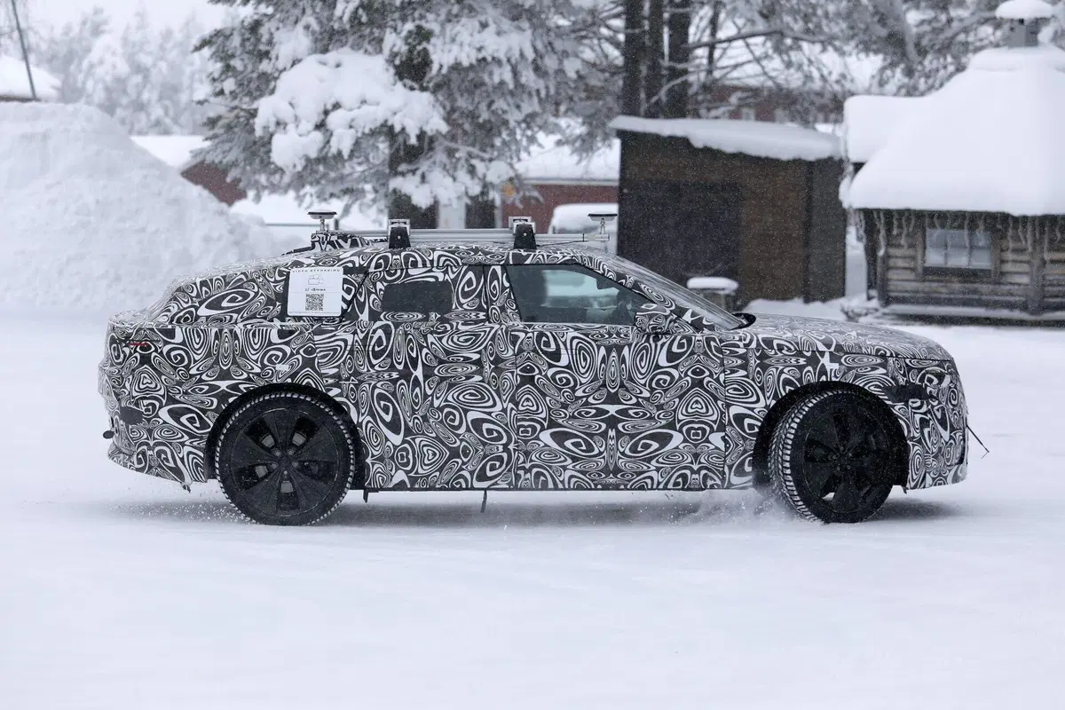 Range Rover Velar, l'erede elettrica spiazza i puristi: ecco perché non sembrerà più un SUV (7)