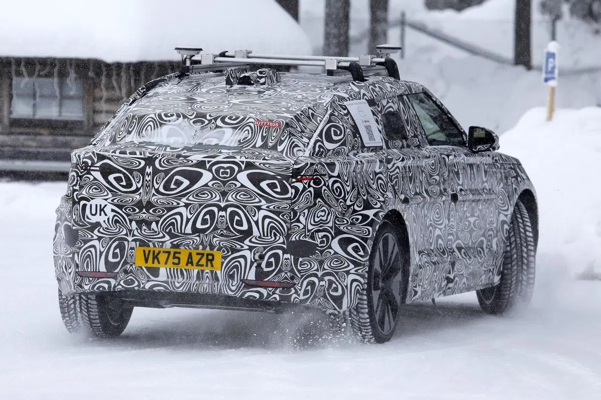 Range Rover Velar, l'erede elettrica spiazza i puristi: ecco perché non sembrerà più un SUV (13)