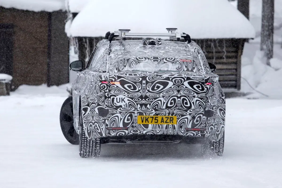 Range Rover Velar, l'erede elettrica spiazza i puristi: ecco perché non sembrerà più un SUV (15)