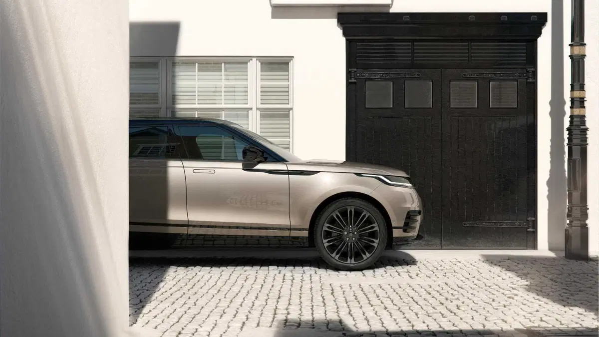 Range Rover Velar, l'erede elettrica spiazza i puristi: ecco perché non sembrerà più un SUV (19)