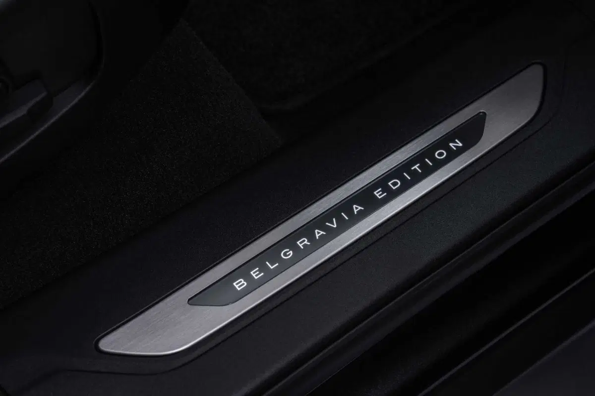 Range Rover Velar, l'erede elettrica spiazza i puristi: ecco perché non sembrerà più un SUV (25)