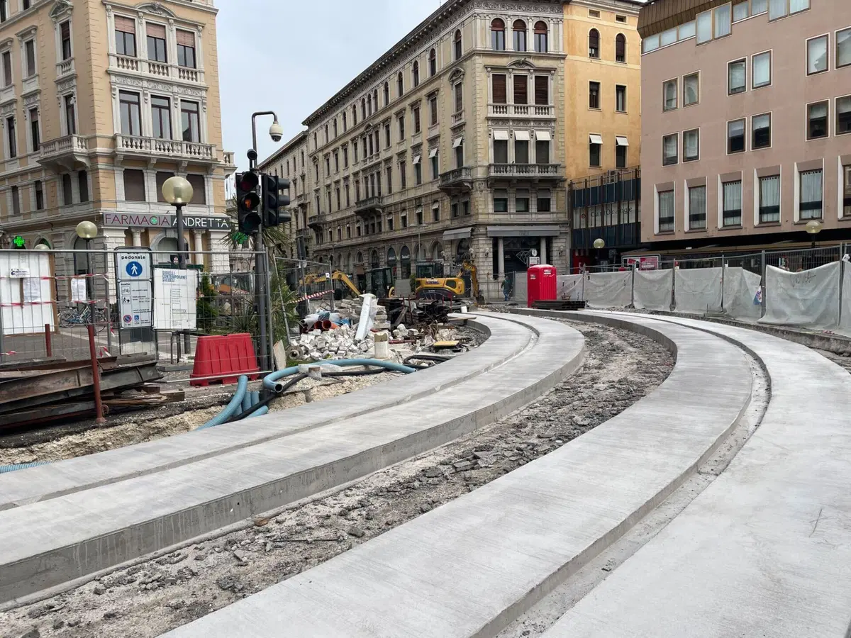 Padova, il disastro del tram: viabilità in coma e 350 milioni sventrati sull'asfalto. A rimetterci sono solo gli automobilisti patavini (3)